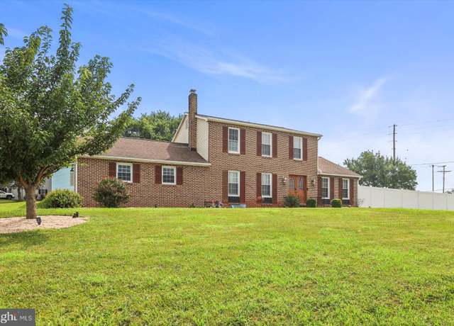 Property at 1601 Rainbow Cir, York, PA 17408, 3 beds, 3 baths