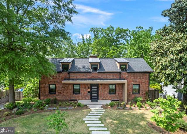 Property at 3175 21st St N, Arlington, VA 22201, 4 beds, 2.5 baths