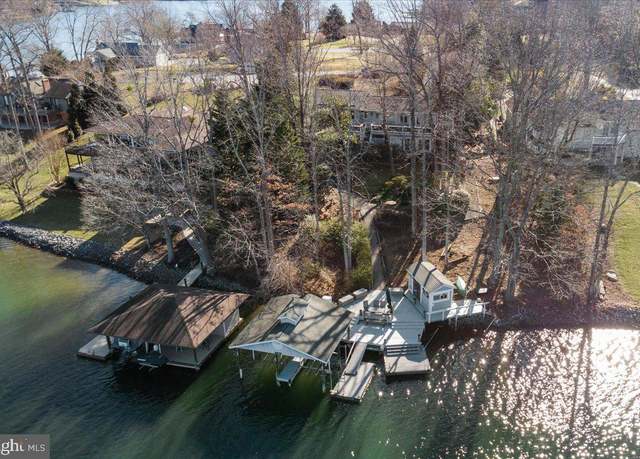 Property at 1031 Lakemount Dr, Moneta, VA 24121, 3 beds, 3 baths