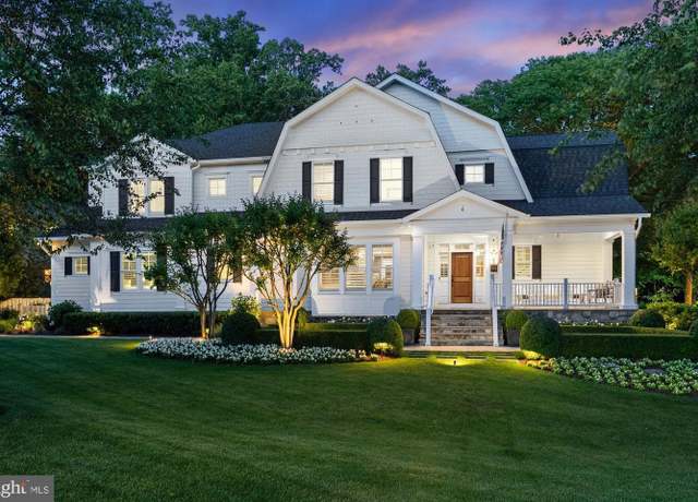 Property at 900 Park St SE, Vienna, VA 22180, 5 beds, 5.5 baths