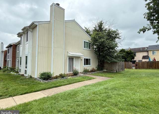 Property at 1089 Knight Ln, Herndon, VA 20170, 3 beds, 2.5 baths