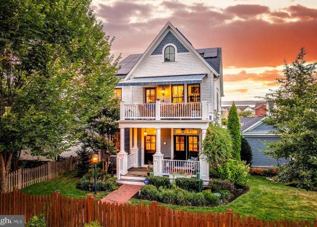Property at 802 Vine St, Herndon, VA 20170, 4 beds, 3.5 baths