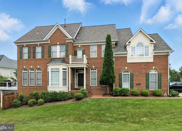 Property at 19208 Greystone Sq, Leesburg, VA 20176, 4 beds, 4.5 baths