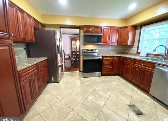 Property at 30 Winterberry Ln, Willingboro, NJ 08046, 4 beds, 3 baths