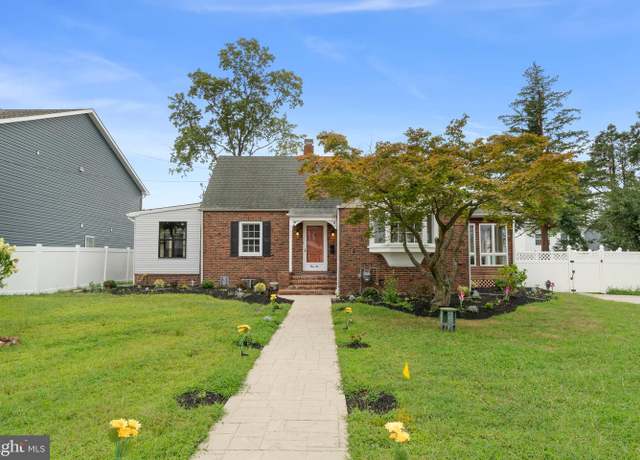 Property at 910 S Fairview St, Riverside, NJ 08075, 6 beds, 2.5 baths