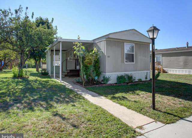 Property at 10 Coral Dr, Carlisle, PA 17013, 2 beds, 1 bath