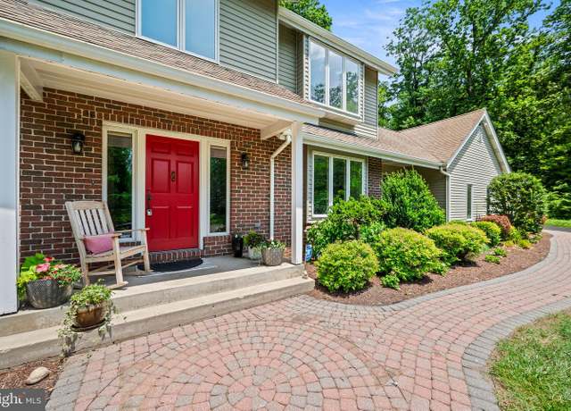 Property at 211 Fox Ln, Wallingford, PA 19086, 4 beds, 3.5 baths