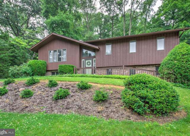 Property at 331 Spring Garden St, Ephrata, PA 17522, 2 beds, 2.5 baths