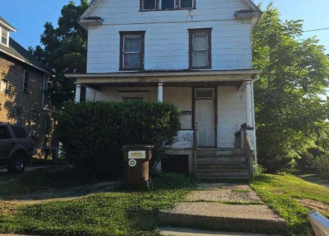Property at 420 W Poplar St, Grove City, PA 16127, 3 beds, 2.5 baths