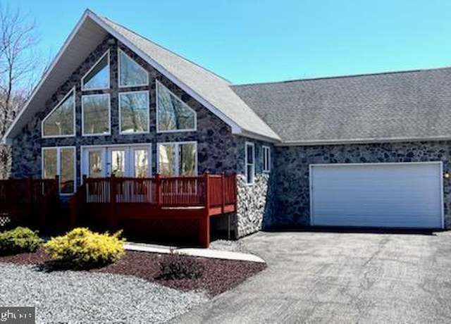 Property at 33 E Players Way, Hazleton, PA 18202, 2 beds, 2.5 baths