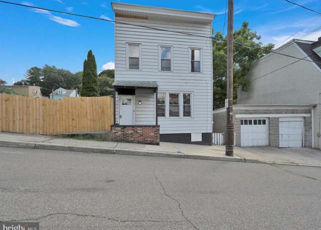 Property at 533 E Market St, Pottsville, PA 17901, 4 beds