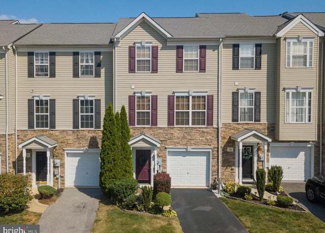 Property at 104 Bruaw Dr, York, PA 17406, 3 beds, 2.5 baths