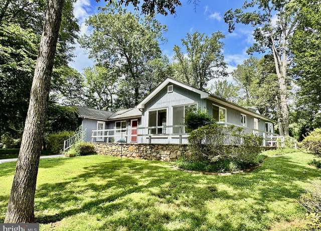 Property at 7038 Beaconsfield Ln, Warrenton, VA 20187, 2 beds, 3.5 baths