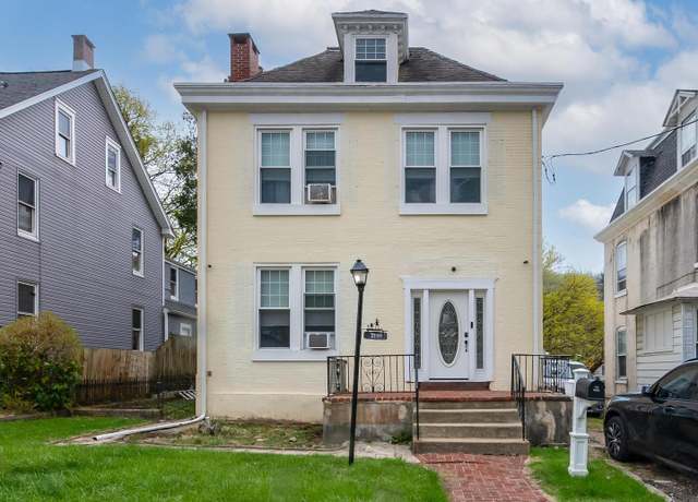 Property at 2140 Perkiomen Ave, Reading, PA 19606, 4 beds, 2.5 baths