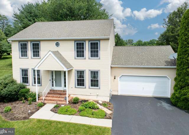 Property at 28 Northfield Dr, Downingtown, PA 19335, 3 beds, 2.5 baths
