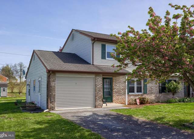 Property at 204 Fausnacht Dr, Denver, PA 17517, 4 beds, 1.5 baths