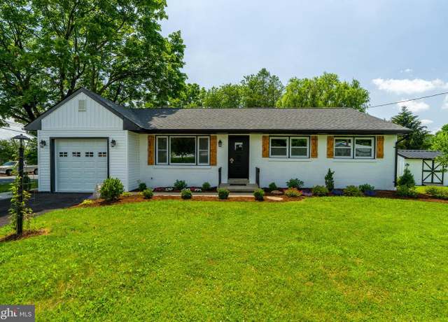 Property at 2303 Oak St, Lebanon, PA 17042, 3 beds, 1 bath