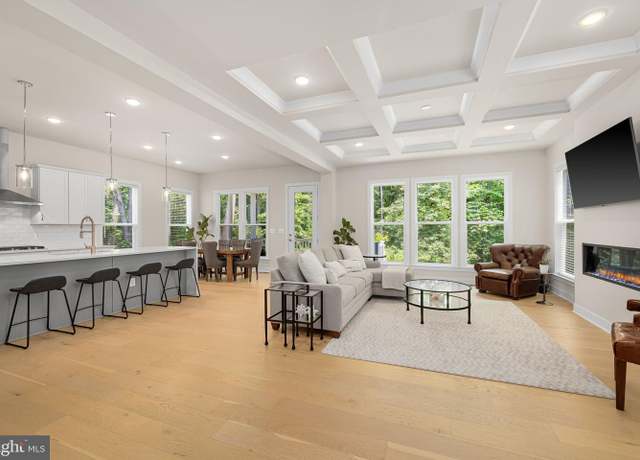 Property at 4615 Wood Glen Rd, Fairfax, VA 22032, 5 beds, 4.5 baths