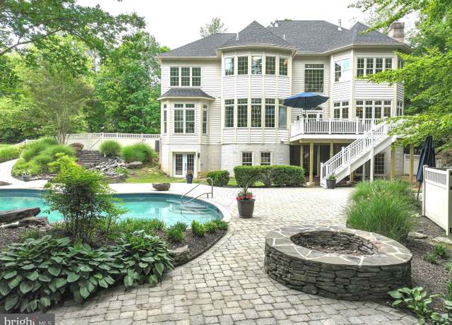 Property at 3452 Monarch Dr, Edgewater, MD 21037, 5 beds, 4.5 baths