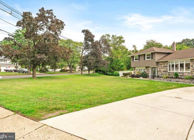 Property at 230 Stephen Dr, Cinnaminson, NJ 08077, 5 beds, 3 baths