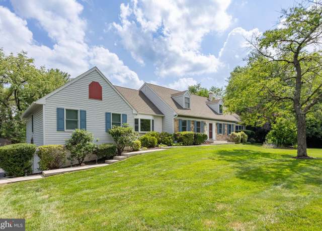 Property at 10 Long Dr, Downingtown, PA 19335, 4 beds, 2.5 baths