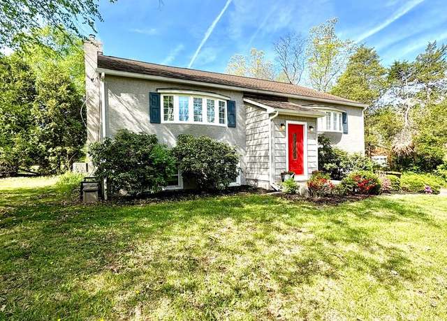 Property at 877 Salford Station Rd, Schwenksville, PA 19473, 4 beds, 2 baths