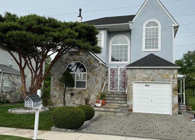 Property at 1241 Serota Pl, Philadelphia, PA 19115, 4 beds, 3.5 baths