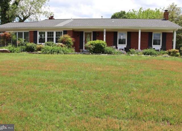 Property at 229 Dover Rd, Warrenton, VA 20186, 4 beds, 3 baths