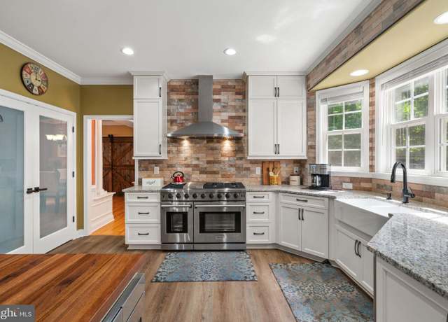 Property at 123 Arden Ln, Stafford, VA 22556, 5 beds, 4.5 baths