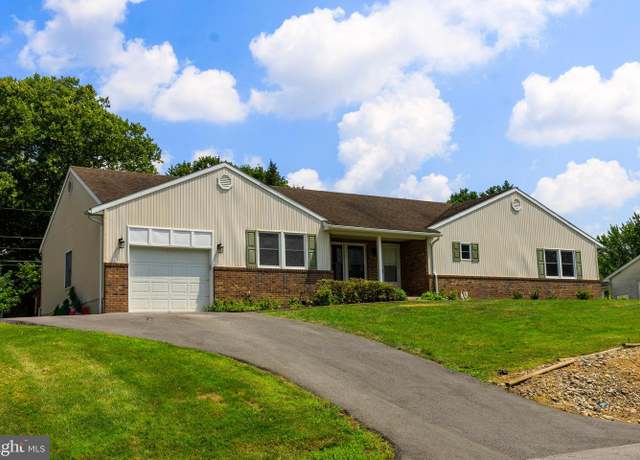 Property at 13929 Green Mountain Dr, Maugansville, MD 21767, 3 beds, 2 baths