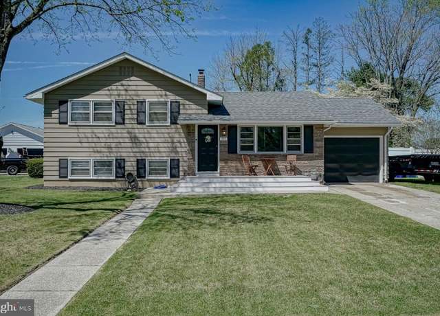 Property at 355 Lakeview Dr, Hammonton, NJ 08037, 3 beds, 2 baths