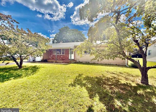 Property at 1221 Mayfair Ct, Vineland, NJ 08360, 3 beds, 1 bath