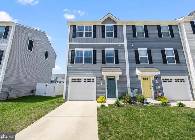 Property at 11 Mulberry Ln, Clementon, NJ 08021, 3 beds, 2.5 baths