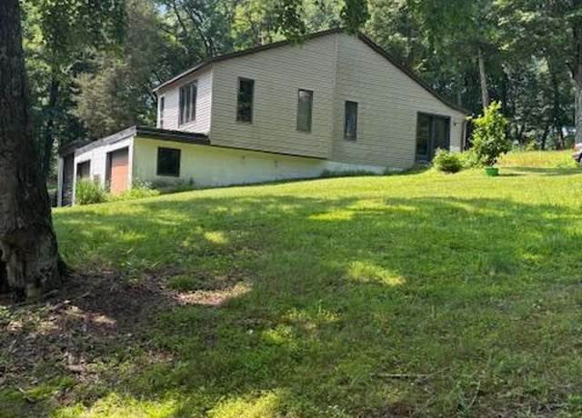 Property at 9 Hanna Kurtz Rd, Birdsboro, PA 19508, 2 beds, 2 baths