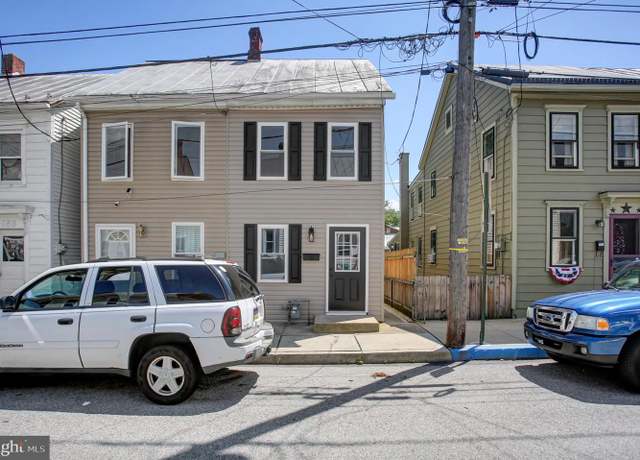 Property at 164 E Penn St, Carlisle, PA 17013, 2 beds, 1 bath