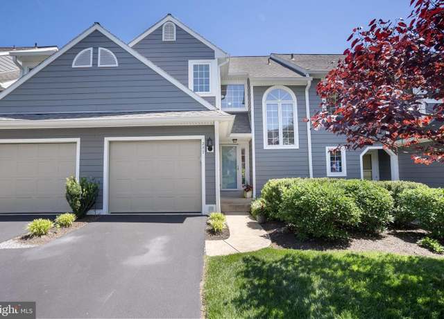 Property at 207 E Village Ln, Chadds Ford, PA 19317, 3 beds, 3.5 baths