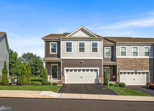 Property at 43 Hummingbird Ln, Phoenixville, PA 19460, 4 beds, 2.5 baths