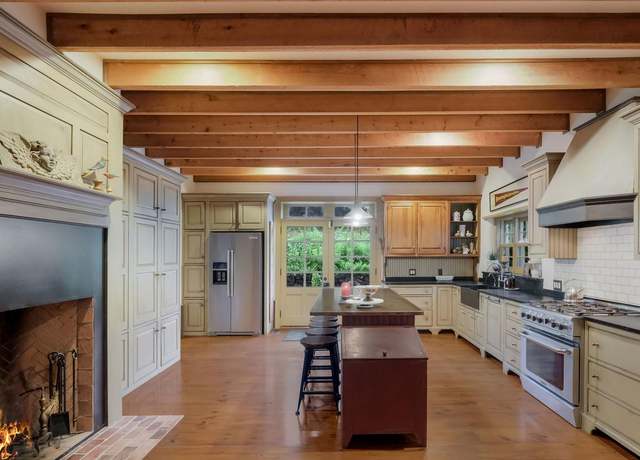 Property at 6 Dorothy Cir, Royersford, PA 19468, 6 beds, 5.5 baths