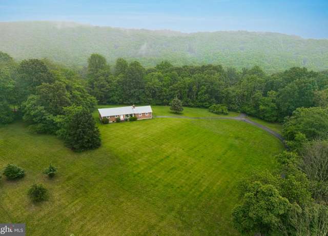 Property at 2186 Polk Valley Rd, Hellertown, PA 18055, 3 beds, 1 bath