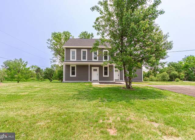 Property at 3000 Schoolhouse Rd, Dover, PA 17315, 5 beds, 3 baths