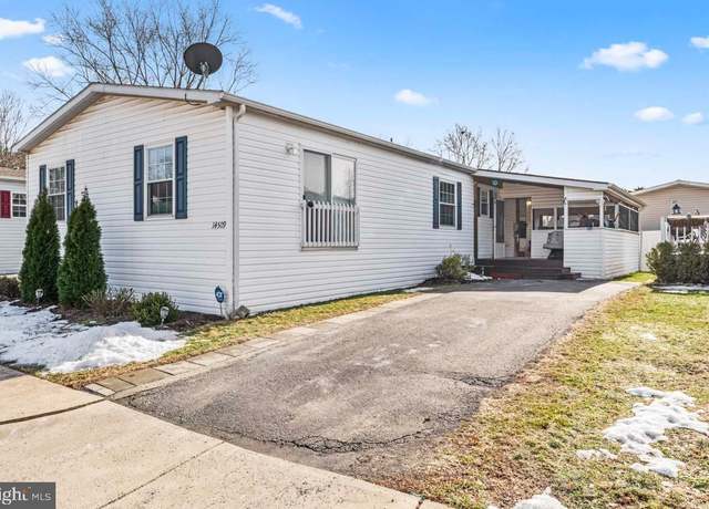 Property at 14509 Northeast Pl, Chantilly, VA 20151, 3 beds, 2 baths