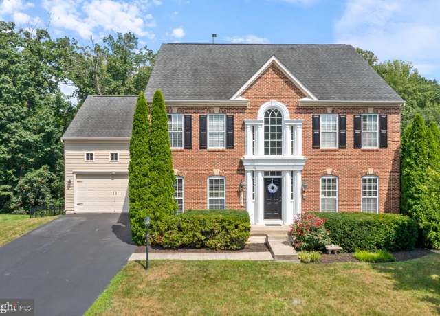Property at 21030 Courtland Village Dr, Leesburg, VA 20175, 4 beds, 3.5 baths