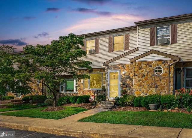 Property at 558 E Linden St, Fleetwood, PA 19522, 2 beds, 1.5 baths