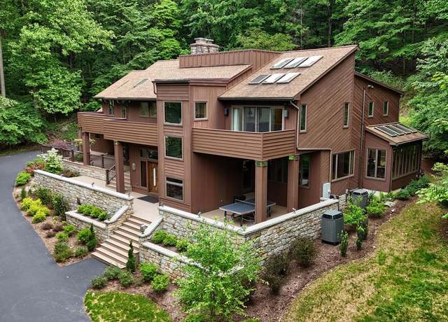 Property at 1023 Fairdell Dr, Hummelstown, PA 17036, 5 beds, 3.5 baths