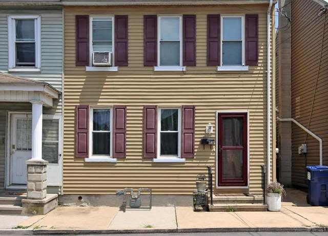 Property at 250 S 10th St, Lebanon, PA 17042, 3 beds, 1 bath