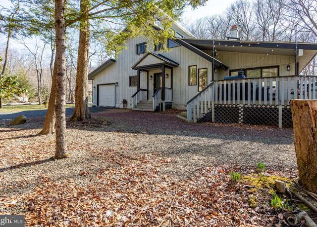 Property at 533 Cayuga Dr, Tobyhanna, PA 18466, 3 beds, 2.5 baths