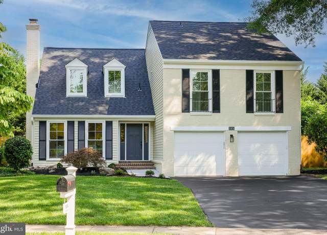 Property at 500 A Woodland Ct NW, Vienna, VA 22180, 5 beds, 3.5 baths