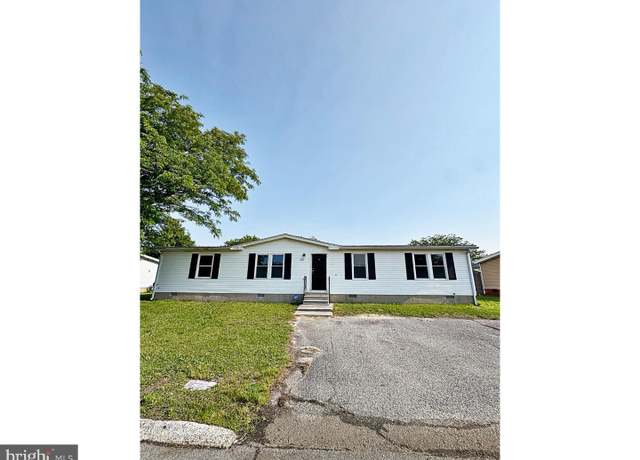 Property at 207 Persimmon Cir, Dover, DE 19901, 4 beds, 2 baths