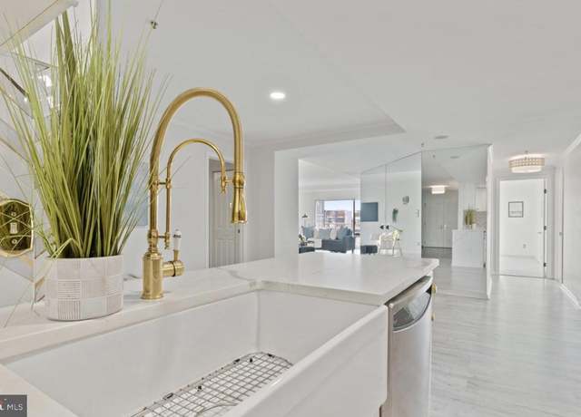 Property at 250 President St #600, Baltimore, MD 21202, 3 beds, 2 baths