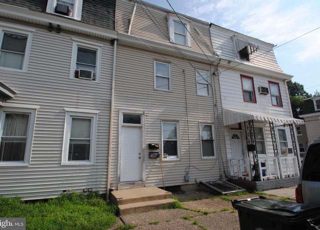 Property at 205 Jones Ave, Burlington, NJ 08016, 5 beds, 2 baths